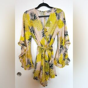 Dress Forum Women’s Flowy Romper, Palm Royale tropical pattern size Med